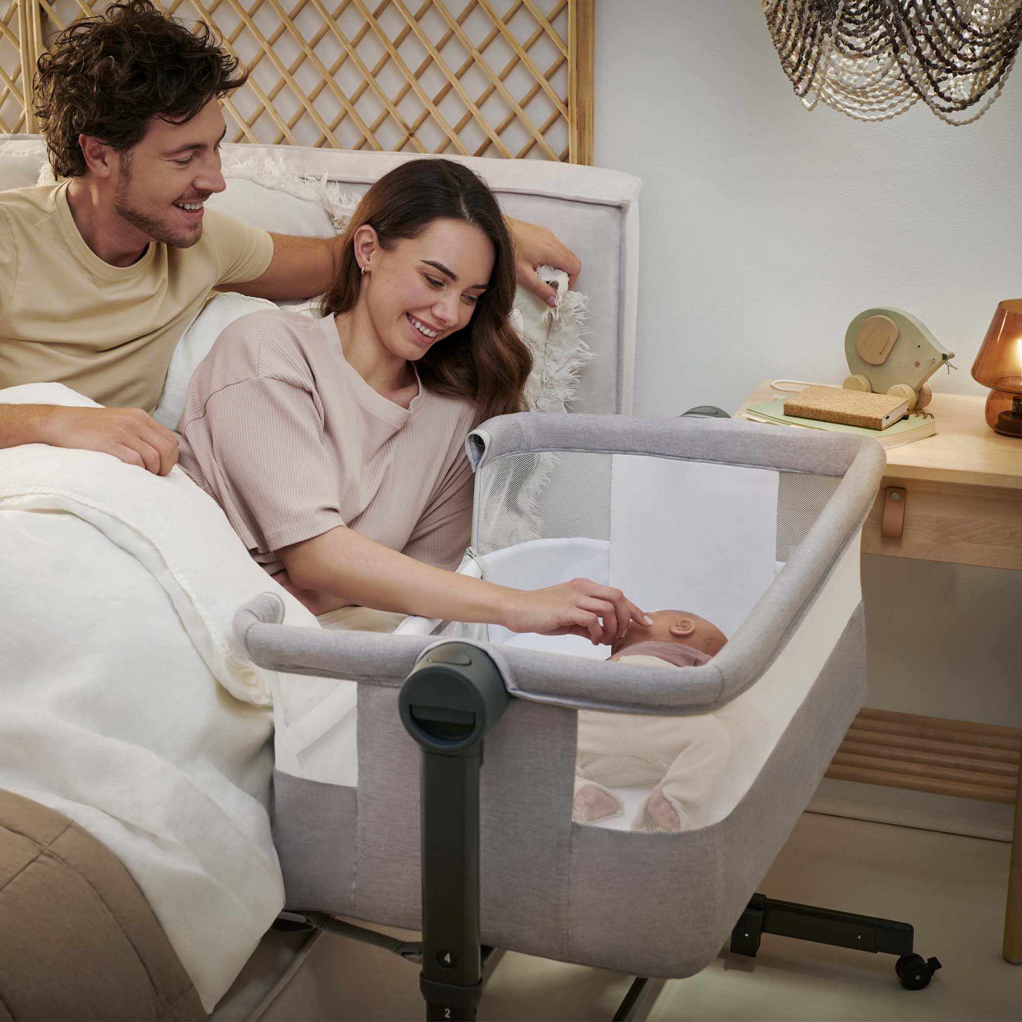 Kinderkraft Neste UP2 2-in-1 Bedside Bassinet & Co-Sleeper Crib, Adjustable Height with Breathable Mesh Sides